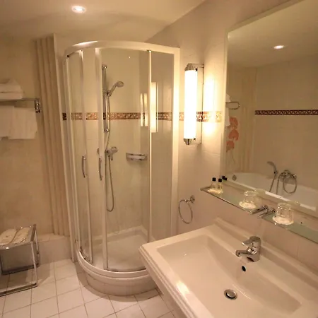Otel Saint Christophe Aix En Provence 4*
