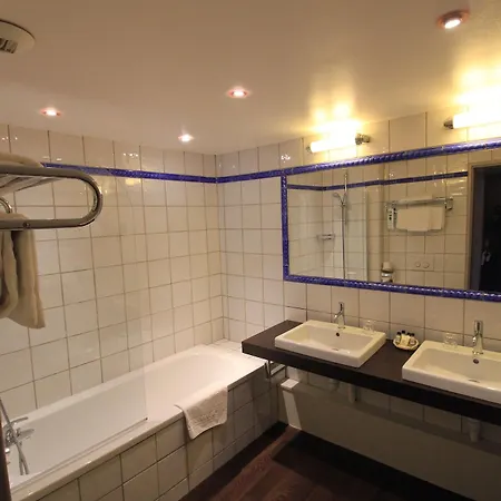 Otel Saint Christophe Aix En Provence 4*