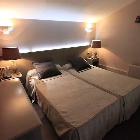 Otel Saint Christophe Aix En Provence 4*